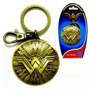 DC Comics Justice League Wonder Woman Shield Key Chain Pewter With Clip. New.